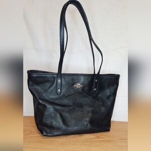 Authentic Coach F58846 Black Crossgrain Leather City Zip Tote Bag Gold Hardware